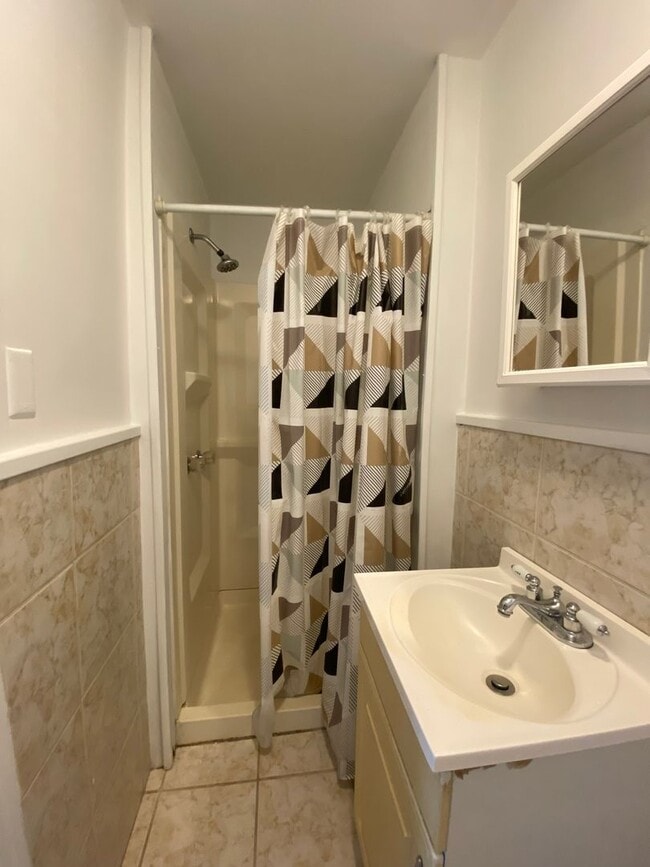 Building Photo - 725 Washington St Unit 2nd FL Rear