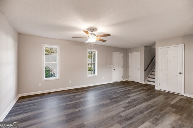 Photo - 380 River Trace Dr