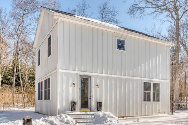 Building Photo - 13595 Soundview Ave