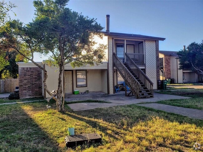 Building Photo - 1605 Drive A Unit A Rental