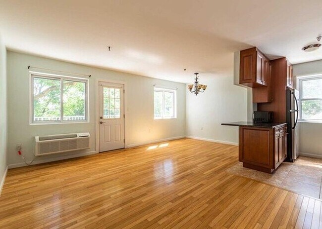 Photo - 10 Palisade Ave