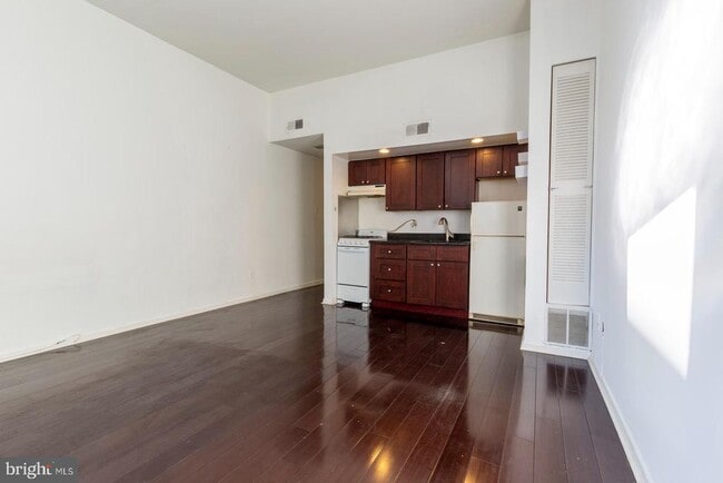 Photo - 2137 Spruce St Unidad 2