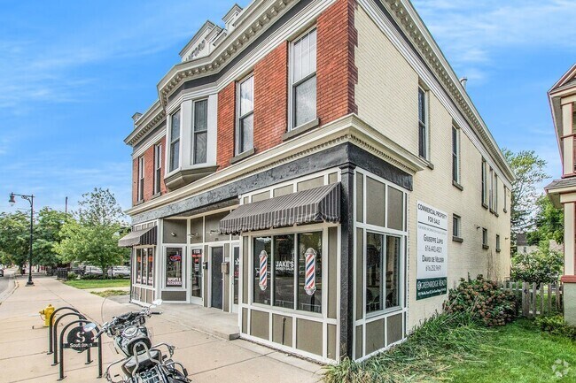 Building Photo - Luxurious Loft-style 3 bed/2 bath!