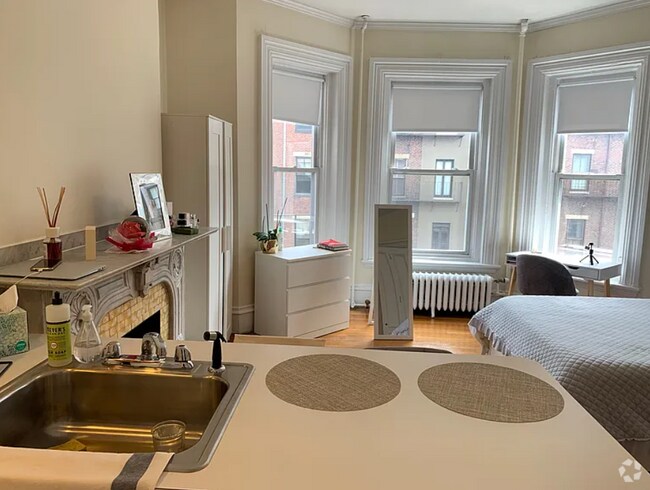 Building Photo - 307 Beacon St Unit 4 Rental