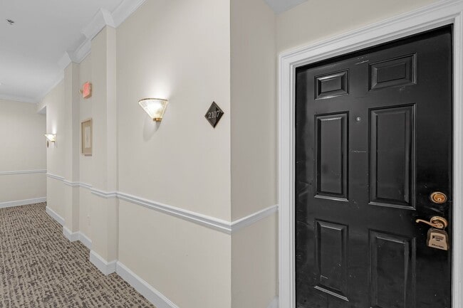 Photo - Gated Community In The Heart of Buckhead. Unidad 2107