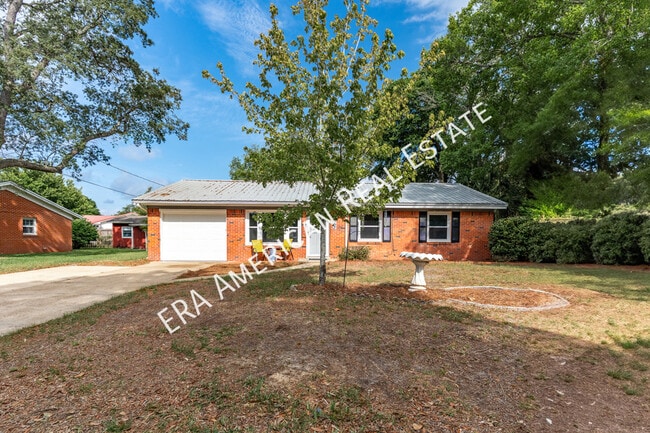 Photo - 305 Meggs Dr NE House