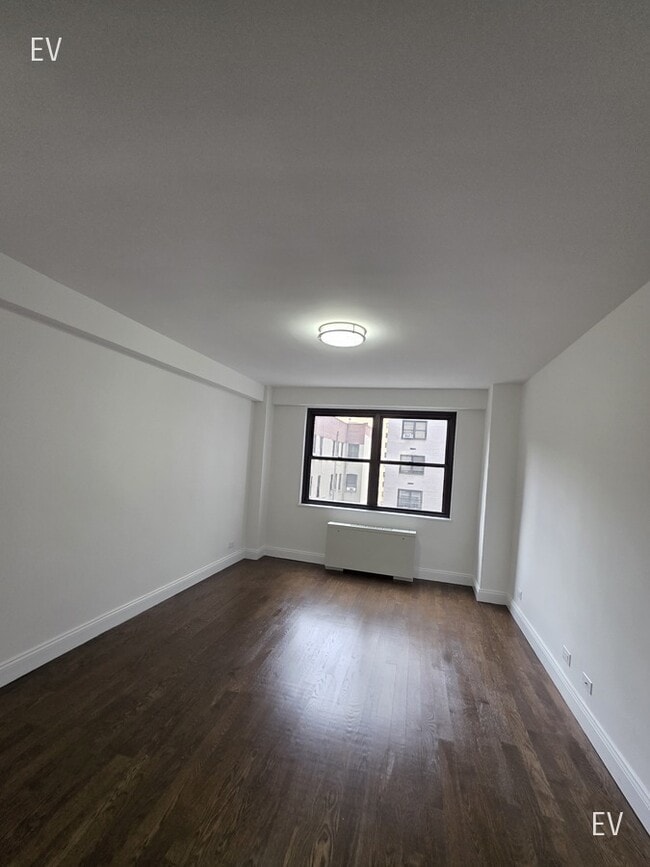 Photo - 145 E 16th St Unit 7E