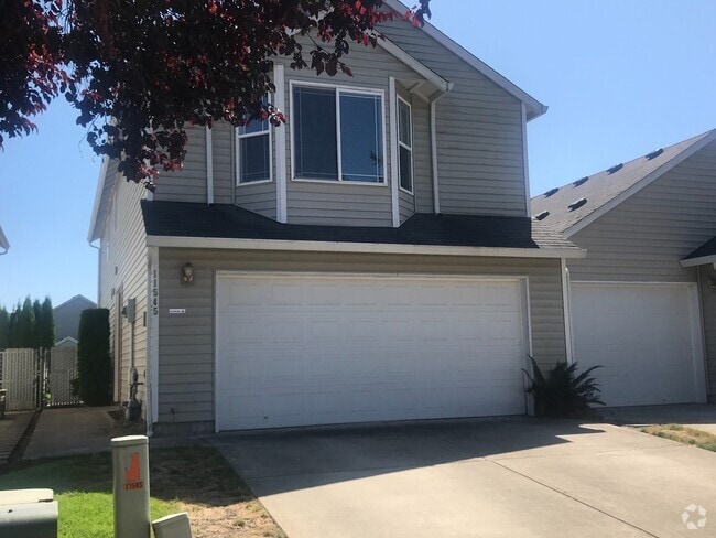 Building Photo - Spacious Townhouse in Great Central Locati...