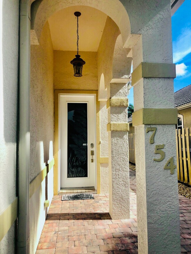 Photo - 754 107th Ave N