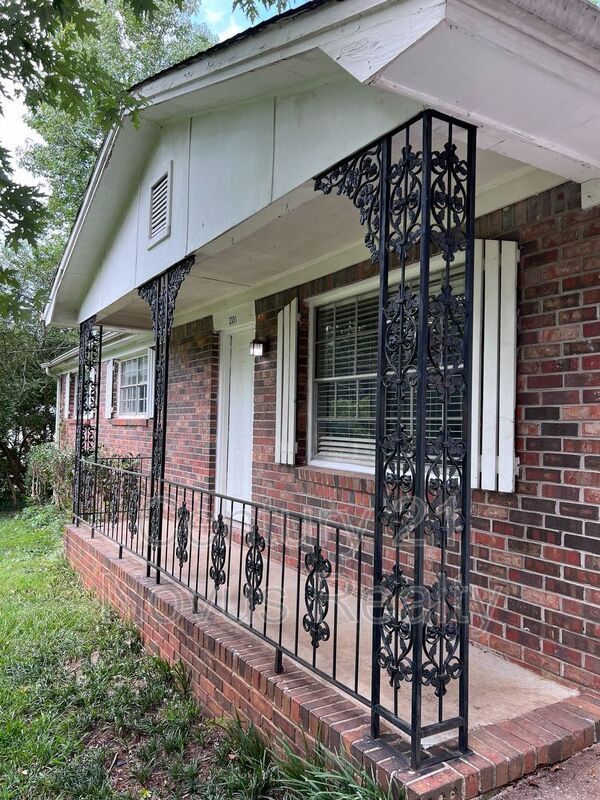 Photo - 2331 Chestnut Log Pl