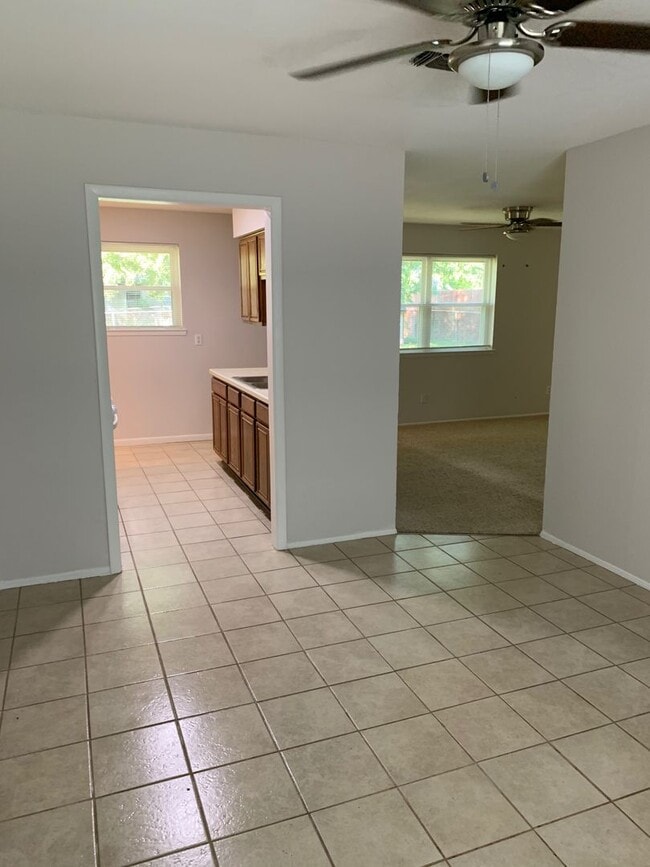 Photo - AVAILABLE NOW!!! Lovely 3 bedroom, 1 bath ...