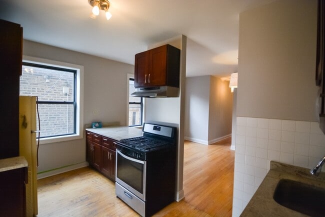 Building Photo - 2032 W Thomas St Unit J04P