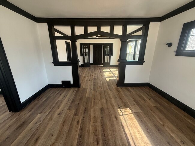 Photo - 7317 Sheridan Rd