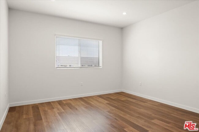 Photo - 1041 N Cummings St Unit 301