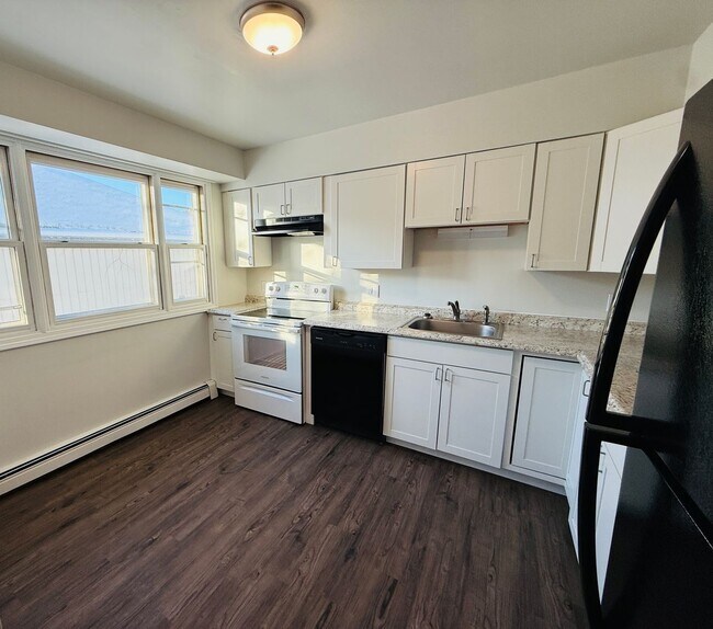 Building Photo - 245 Parliament Cir