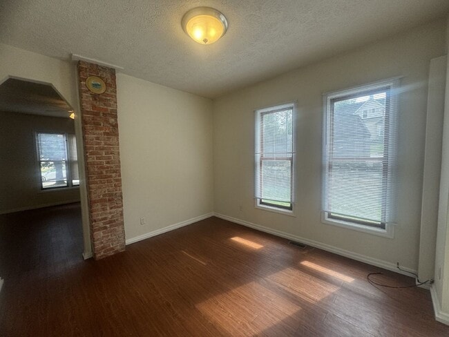 200 E 2nd St