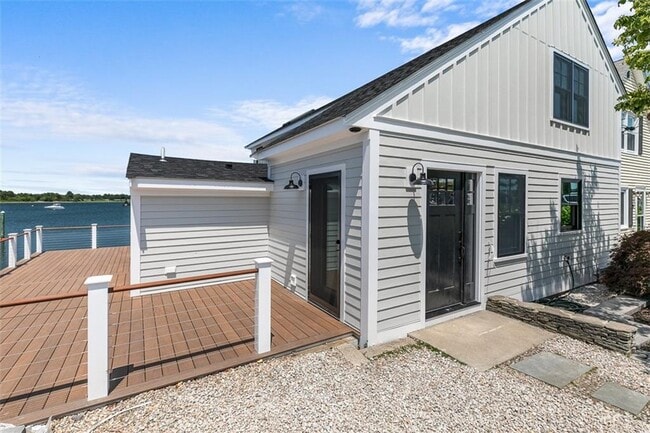 Photo - 319 Riverside St