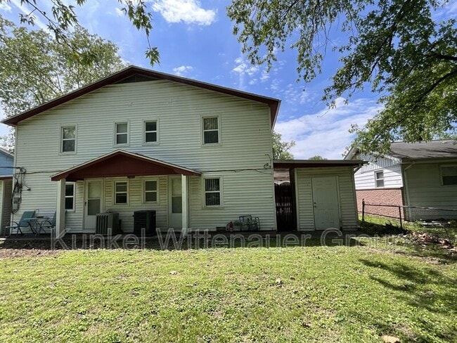 Photo - 210 Howard Dr