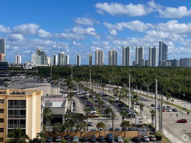 Building Photo - 2903 N Miami Beach Blvd Unit 1003 Rental