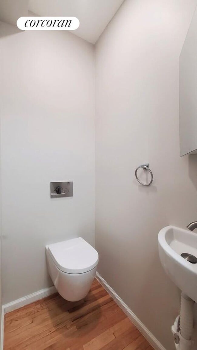 Photo - 306 W 51st St