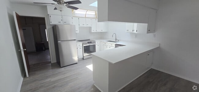 Building Photo - 574 SW Duval Ave Rental