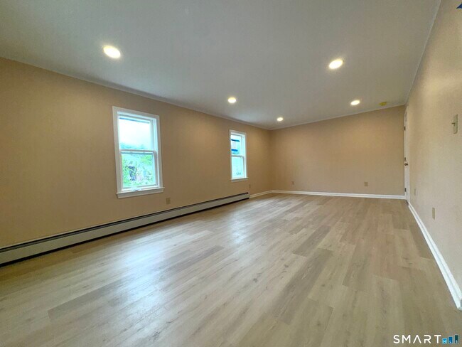 Photo - 44 N Main St