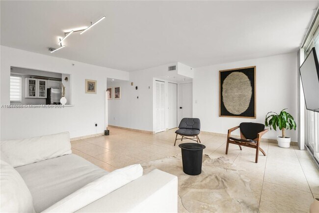 Photo - 7800 Collins Ave Unidad 502