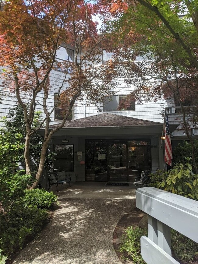 Building Photo - Mercer Island 2 bedroom Condo