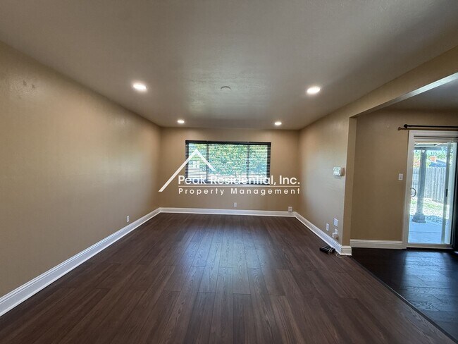 Photo - A Charming 3bd/2ba Sacramento House with Fenced Backyard