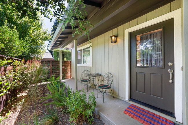 Photo - 627 Prince Ave