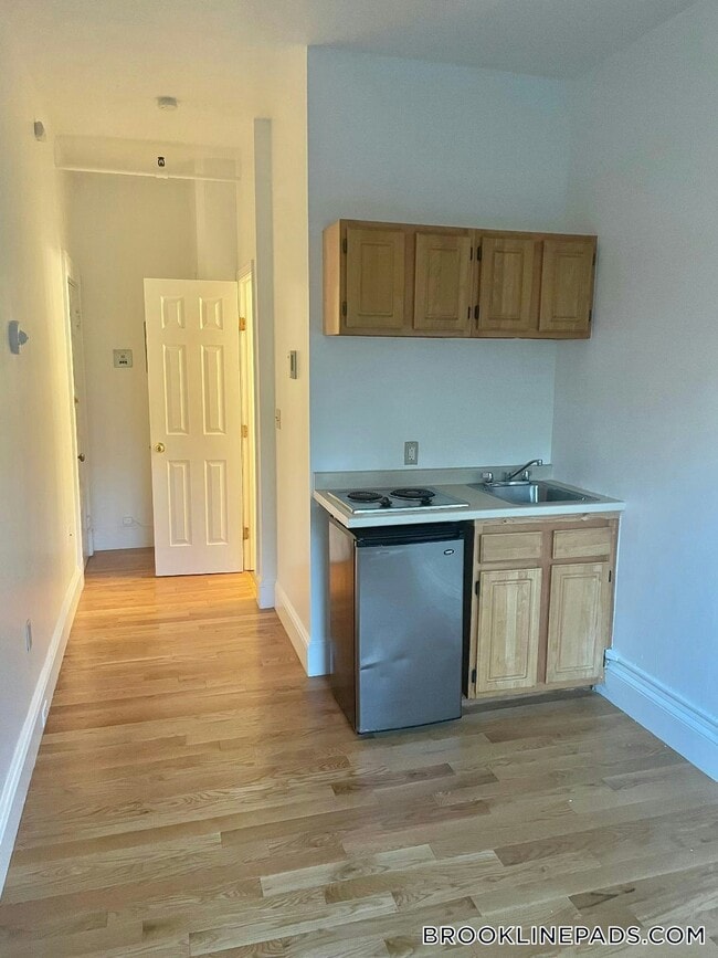 1077 Beacon St Unidad 6