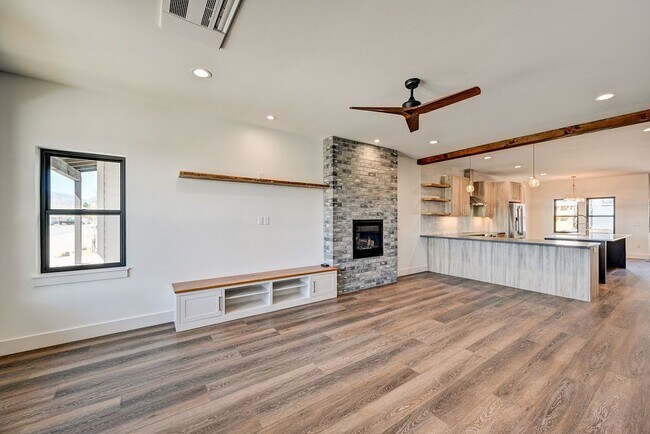 Photo - 426 Pinon St