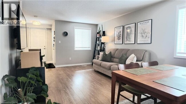 Photo - 16 Ridgeway Crescent