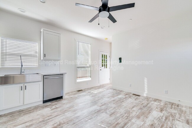 Photo - 15914 Dauchy Ave