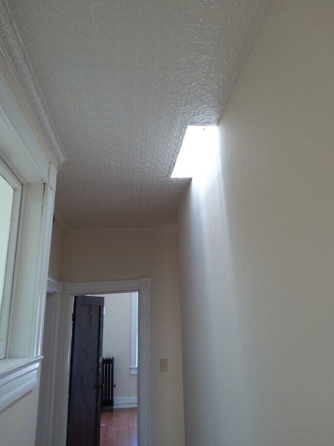 Photo - 6BR / 3BA Charles Village Town home!