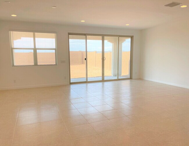 Photo - 9426 W Devonshire Ave