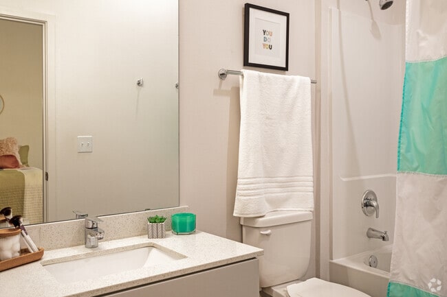 4BR, 4BA - 1,459SF - Lark on 42nd