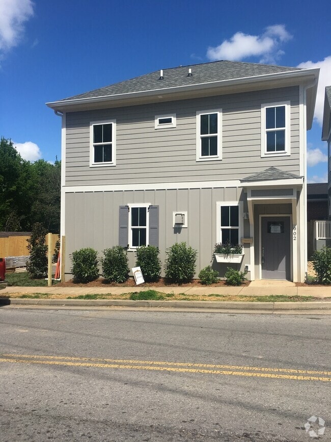 Building Photo - 2 Bedroom/ 1.5 Bath Home in North Nashvill...