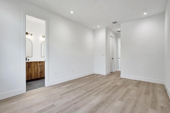 Photo - 604 SW 7th Ave