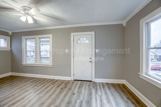 Photo - 5702 Euclid Ave E