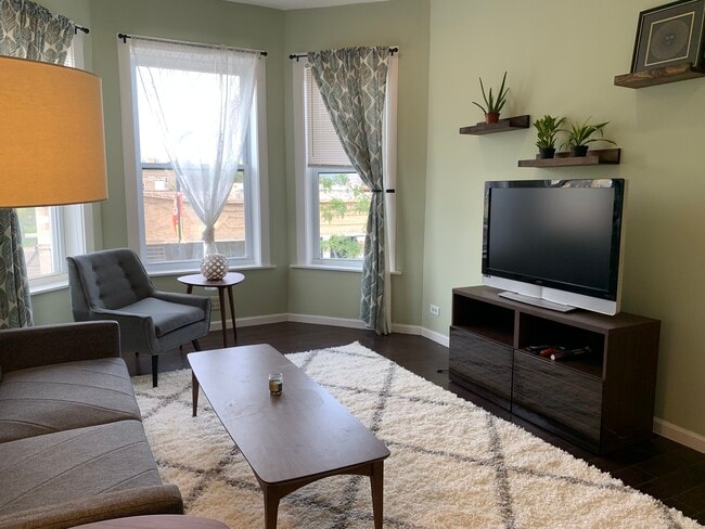 Photo - 1067 W Argyle St Unit 2F