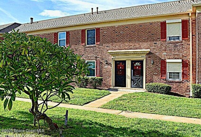 Building Photo - 918 Jamestown Ave