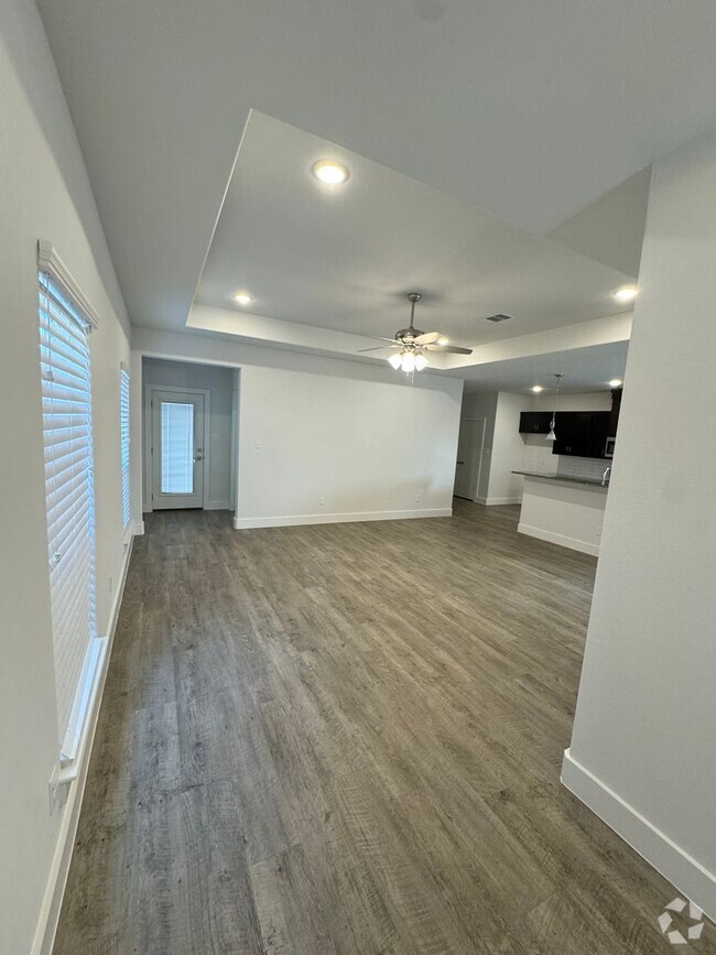 Building Photo - 3/2/2 - Easy Commute - Pets Welcome Rental