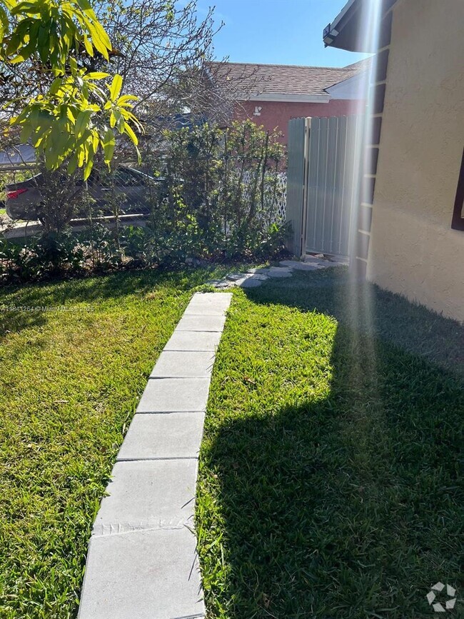 Building Photo - 26636 SW 126th Ave Unit # Rental
