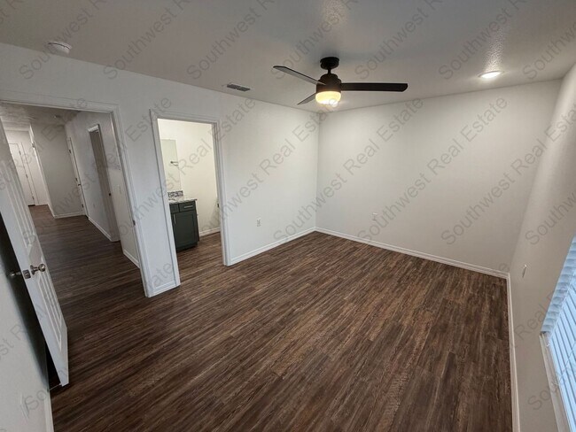 Photo - 2621 Aldrich Rd Unit B