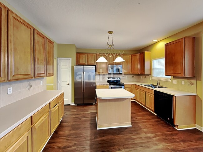 Photo - 203 Fox Glen Dr W