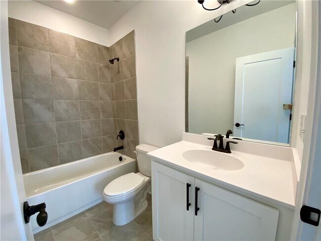 435 Ashbury Dr