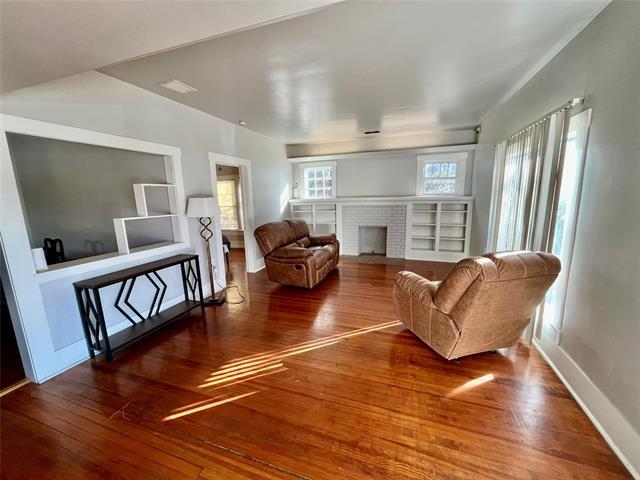 Photo - 725 Peach St