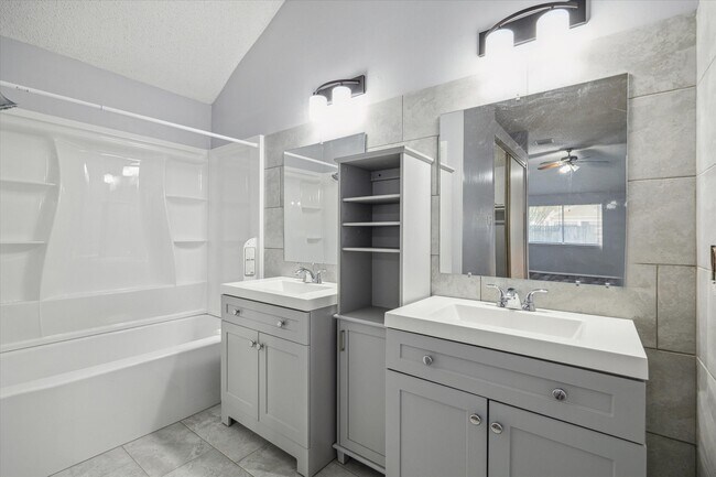 Photo - 15939 Beechnut St