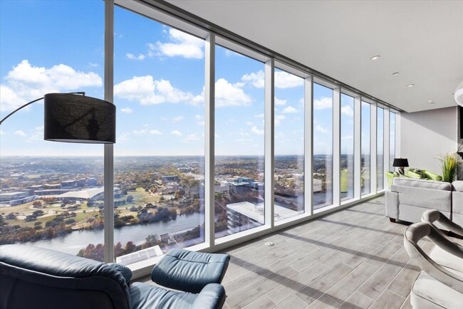 Building Photo - 301 West Ave Unit 4005